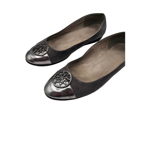 A2 by Aerosoles Trend Book Grey Suede Silver Cap Toe Flat Slip On Women 9.5 - Picture 3 of 8